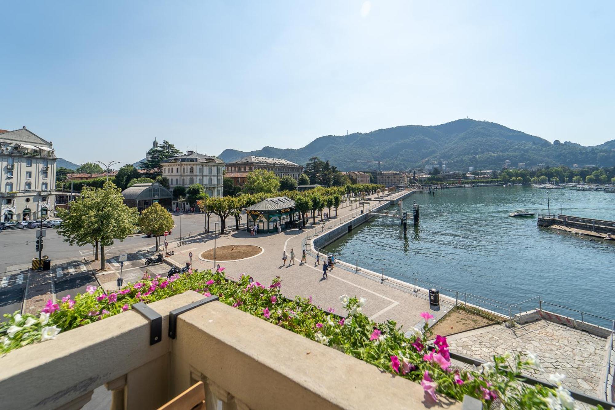 Appartamento Esclusivo Fronte Lago, In Centro A Como Con Garage 외부 사진