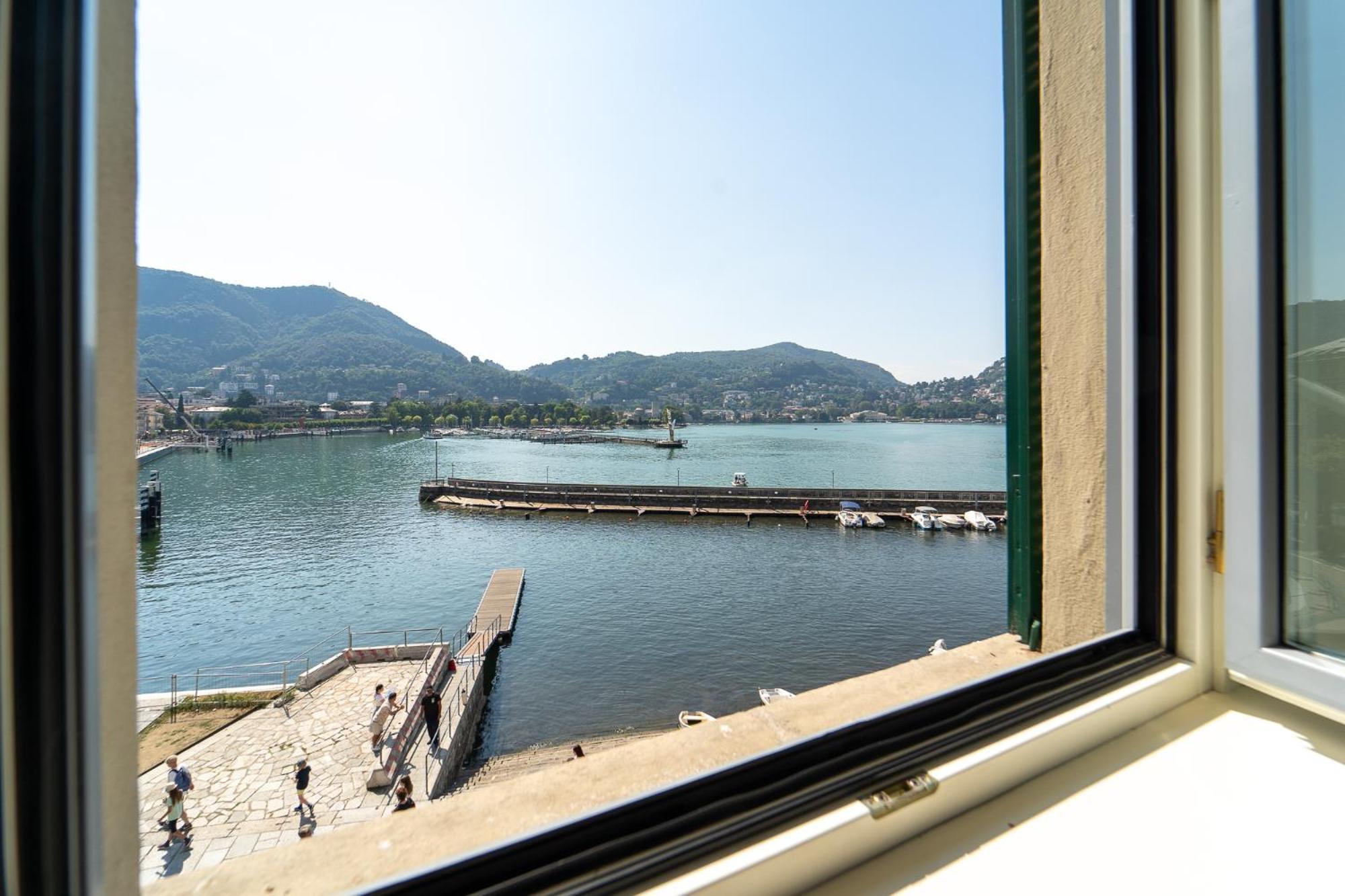 Appartamento Esclusivo Fronte Lago, In Centro A Como Con Garage 외부 사진