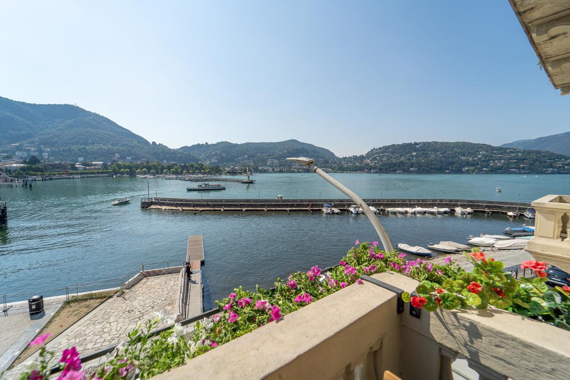 Appartamento Esclusivo Fronte Lago, In Centro A Como Con Garage 외부 사진