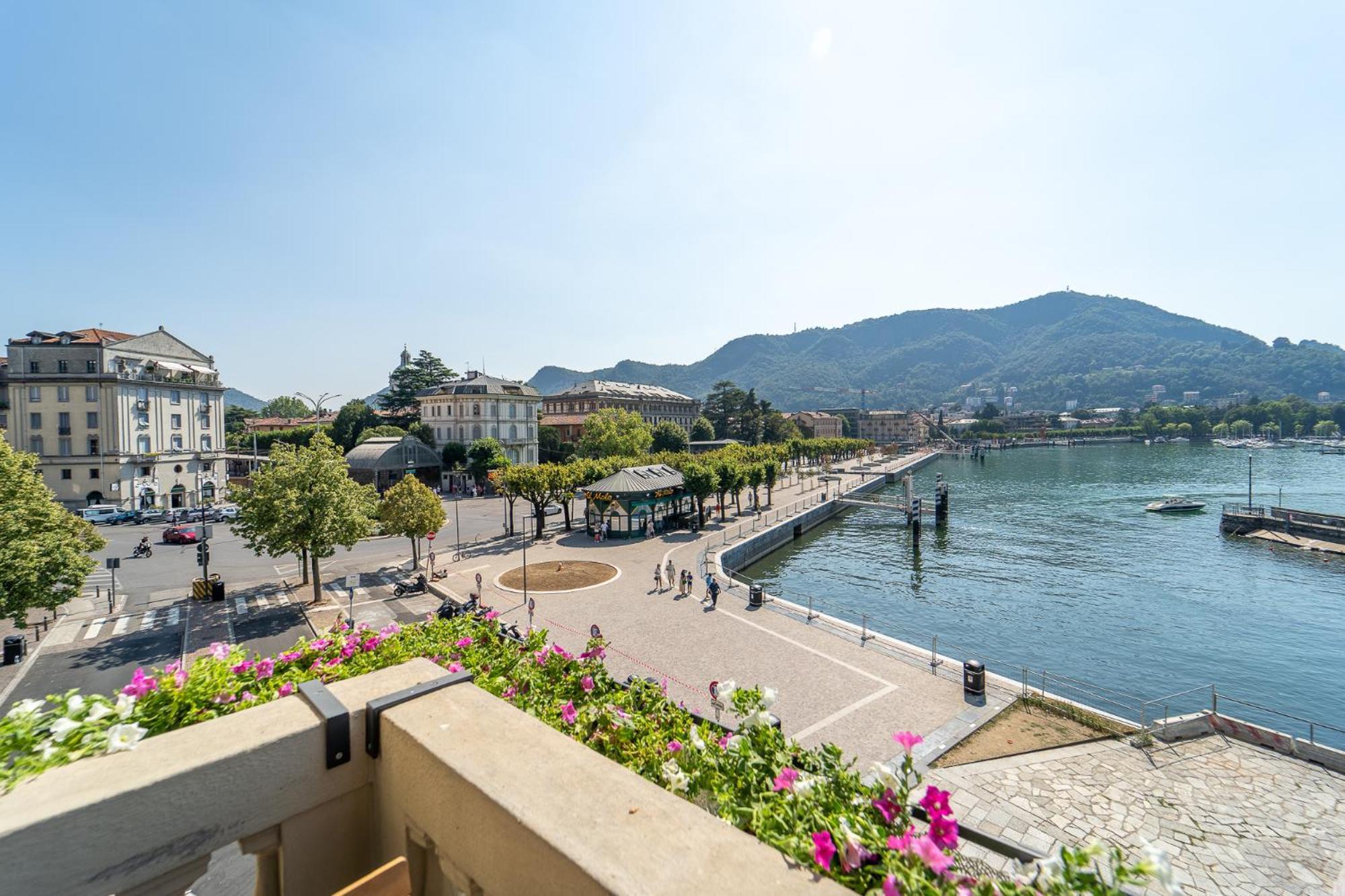 Appartamento Esclusivo Fronte Lago, In Centro A Como Con Garage 외부 사진